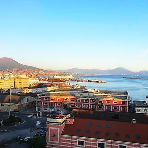 Marina Sky 8 , Nápoles Itália
