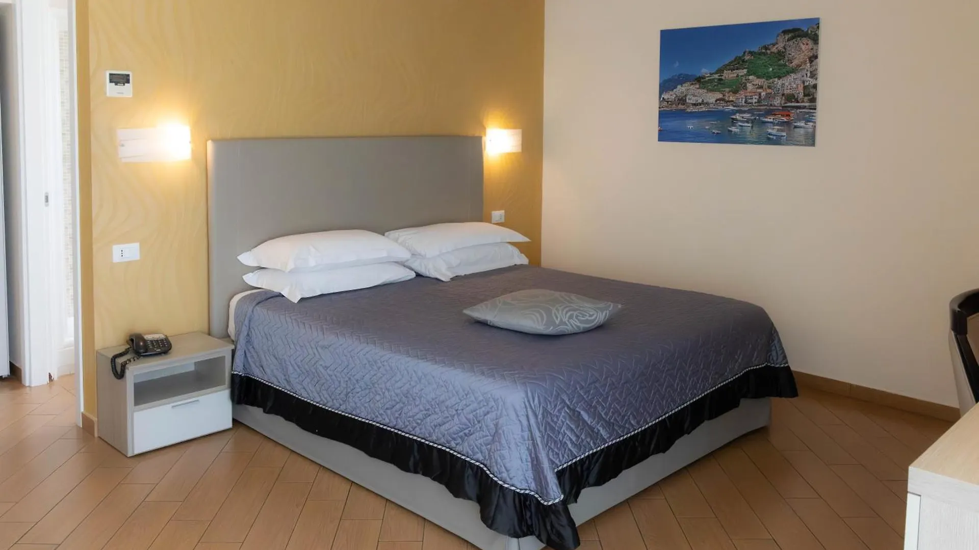 בית הארחה מלון פיומיצ'ינו Porto Di Claudio